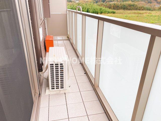 ベルフルールのバルコニー|南向きで日当たり良好なバルコニーがついています◇