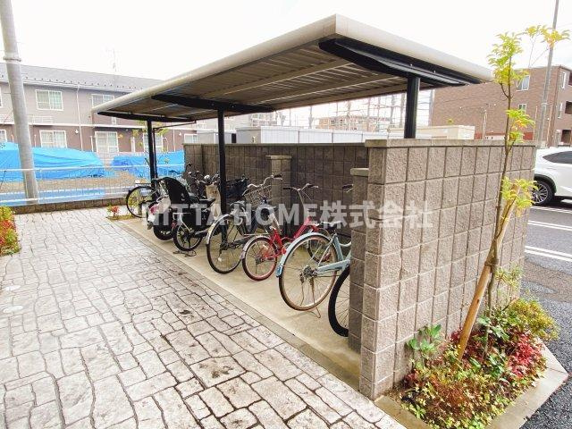 ベルフルールのその他共用部分|屋根付きの駐輪場は無料です◎