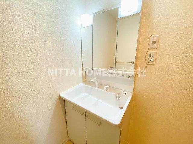 ベルフルールの洗面所|シャワー付き洗面台で朝の身支度はばっちり◎