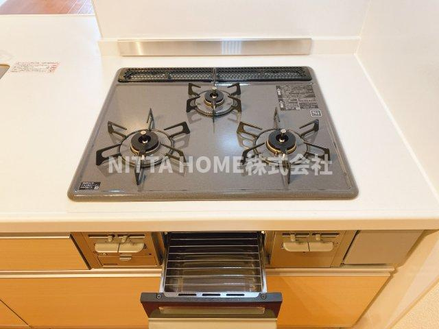 ベルフルールのキッチン|３口コンロ＆グリルがついていて料理もはかどりますね◇