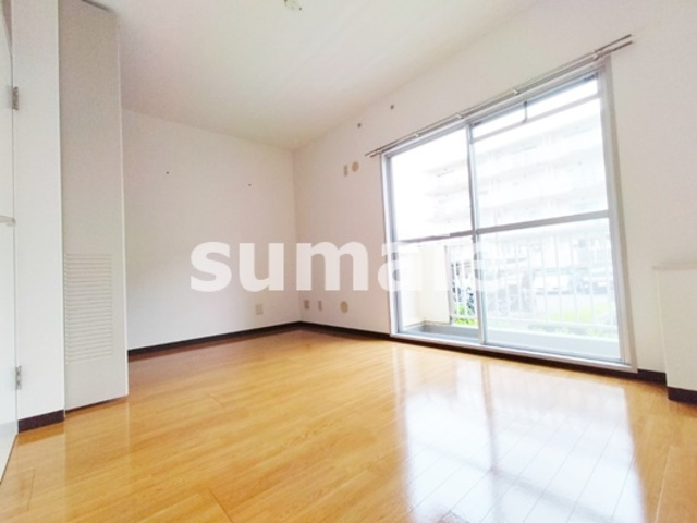 コーポレート与野本町　18の寝室|洋室も採光面大きく明るいです！