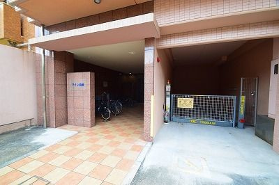 福岡市中央区鳥飼３丁目の賃貸マンションのエントランス