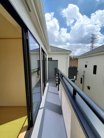 吉川市　高久1丁目　新築戸建　全3棟のバルコニー|施工例です
