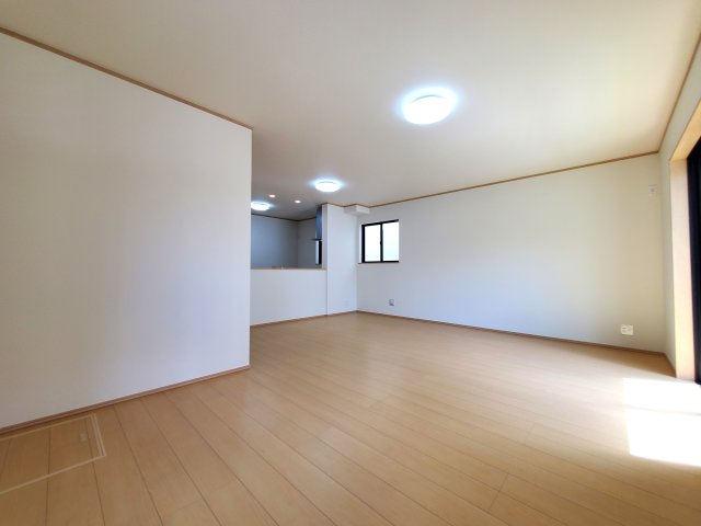 吉川市　高久1丁目　新築戸建　全3棟の居間・リビング|施工例です