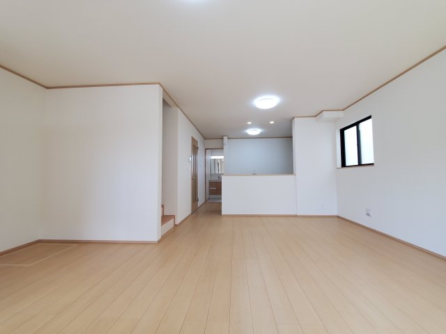 吉川市　高久1丁目　新築戸建　全3棟の居間・リビング|施工例です