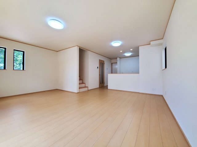 吉川市　高久1丁目　新築戸建　全3棟の居間・リビング|施工例です