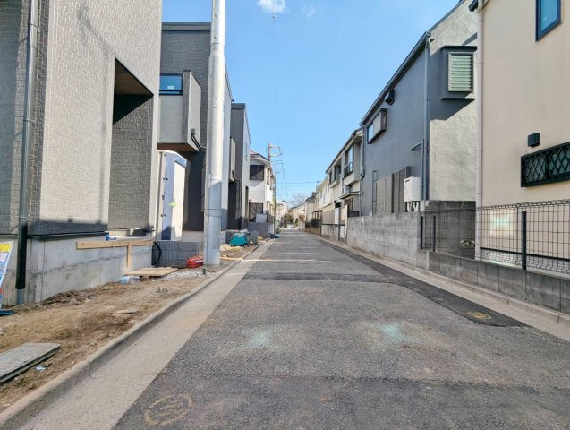 練馬区南田中4丁目 全3棟 2号棟の前面道路含む現地写真|南田中4丁目の落ち着いた住宅地に誕生しました
明るく快適な立地です