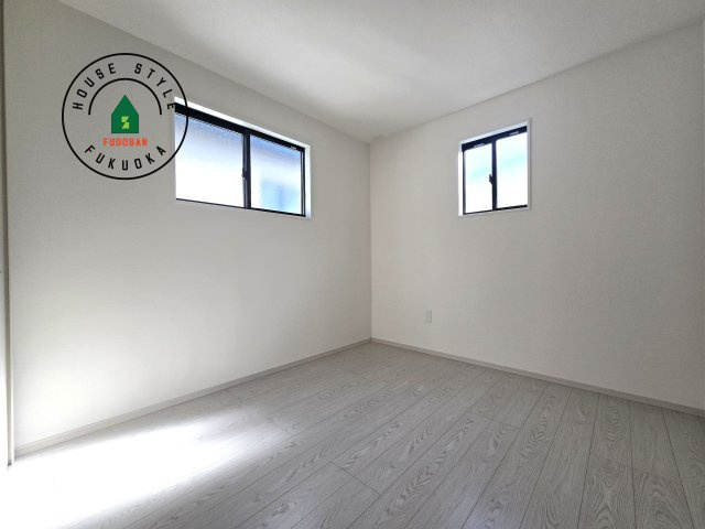 福岡市東区奈多2丁目第5-5棟（1号棟）の子供部屋|柔らかい陽光が差し込む明るいお部屋を演出する設計。彩光の取れる窓が気持ちの良いお部屋を創り上げます。