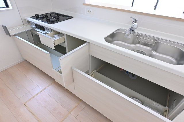 【キッチン】 | 太田市新田木崎町第10　アーネストワン　1号棟 | 収納もたっぷり♪しっかり片付いてすっきりとしたキッチンに♪