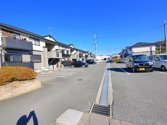 パセオボナール　Ｂ棟の駐車場|駐車場に車を止められます