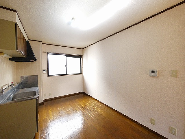 パセオボナール　Ｂ棟の居間・リビング|ゆったりとした居間です