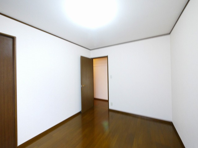 パセオボナール　Ｂ棟の洋室|広々とした洋室です