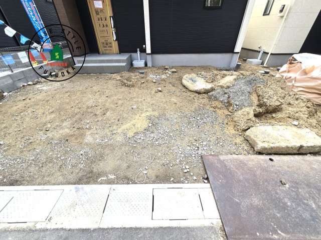 福岡市東区奈多2丁目第5-5棟（2号棟）の駐車場|広々した駐車場になります。3台並列駐車となります。