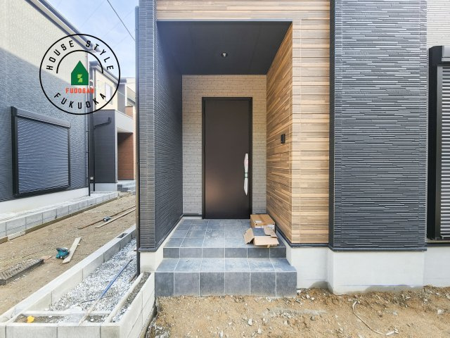 福岡市東区奈多2丁目第5-5棟（2号棟）の玄関|おでかけの時も帰った時も、「我が家」を最初に感じでもらえる素敵な空間に。