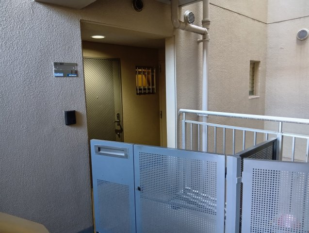 【玄関】 | リベラス21  10棟 | 玄関ポーチが有り、色々な用途でご利用いただけます