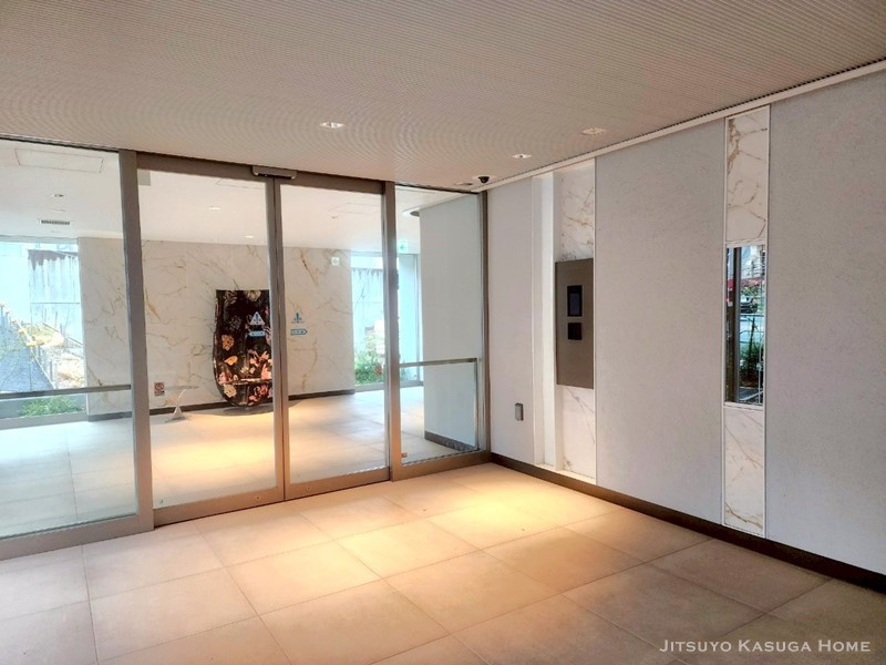 ゆとりのあるエントランスです