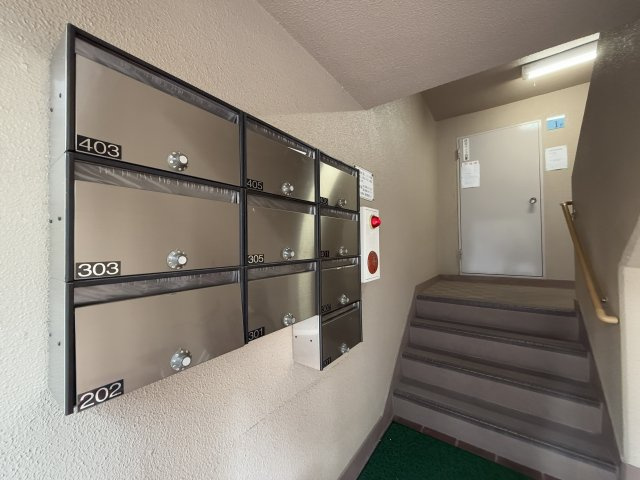 田伏マンションのエントランス