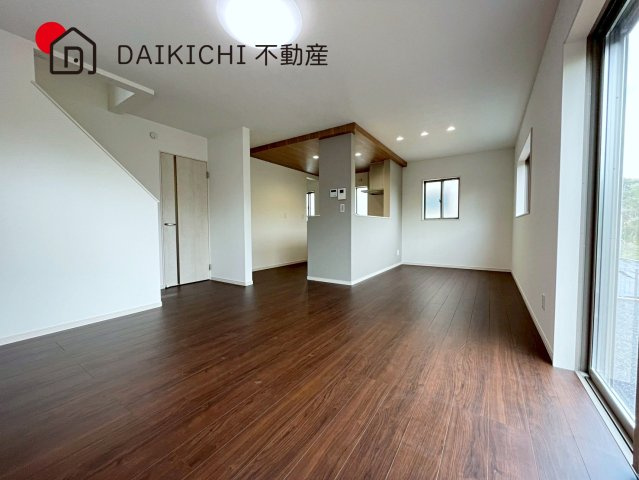 【居間・リビング】 | ワイウッドコート北本市中丸第6期　新築戸建　全9棟　6号棟
