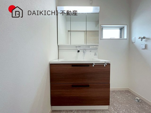 【独立洗面台】 | ワイウッドコート北本市中丸第6期　新築戸建　全9棟　6号棟