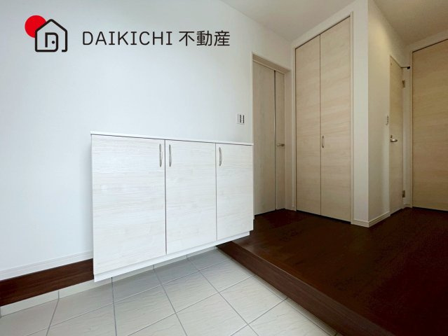 【玄関】 | ワイウッドコート北本市中丸第6期　新築戸建　全9棟　6号棟