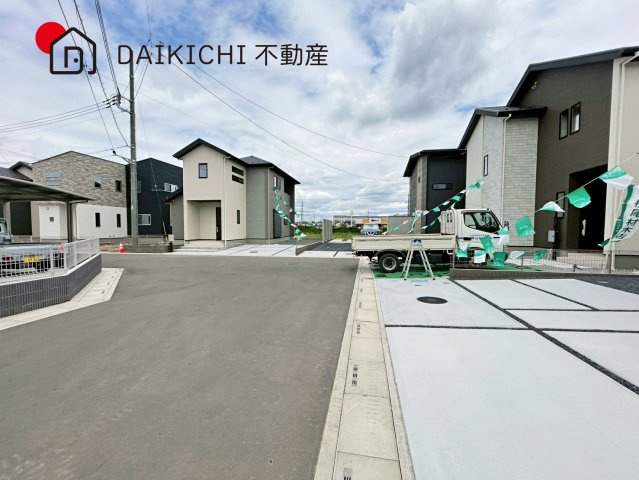 【前面道路含む現地写真】 | ワイウッドコート北本市中丸第6期　新築戸建　全9棟　6号棟