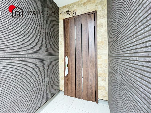 【玄関】 | ワイウッドコート北本市中丸第6期　新築戸建　全9棟　6号棟
