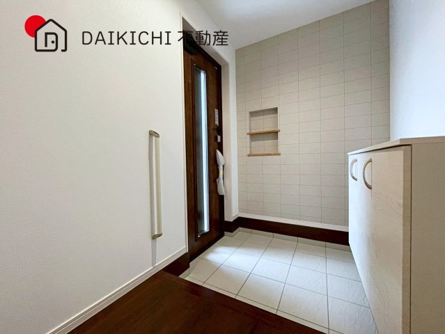 【玄関】 | ワイウッドコート北本市中丸第6期　新築戸建　全9棟　6号棟