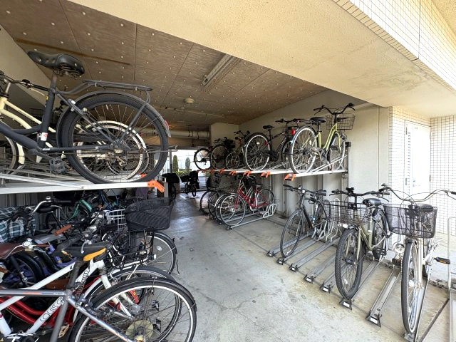 ルネサンス戸田公園の駐輪場
