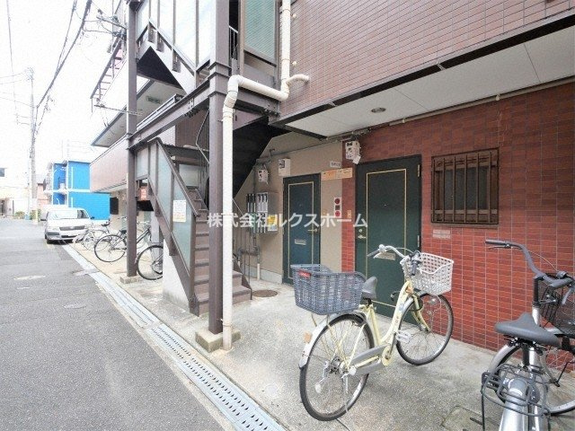 ネオハイツのエントランス|建物の内部です