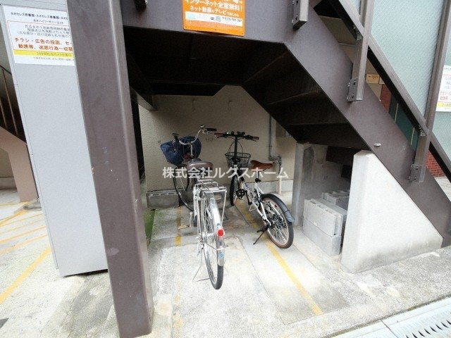 ネオハイツのロビー|ゆとりのあるロビーです