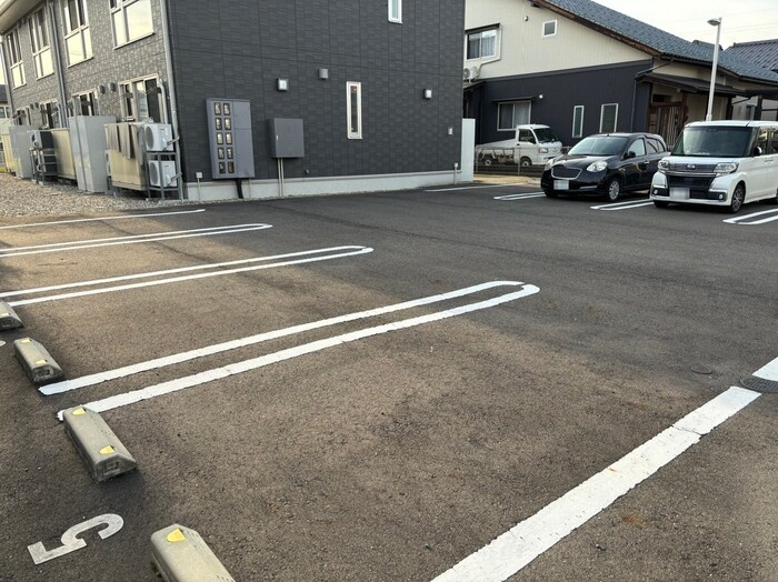 コーポラス板垣の駐車場