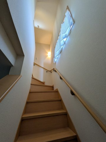 北名古屋市久地野　中古戸建の内装|階段です。