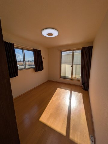 北名古屋市久地野　中古戸建の洋室|使い勝手のいい洋室です