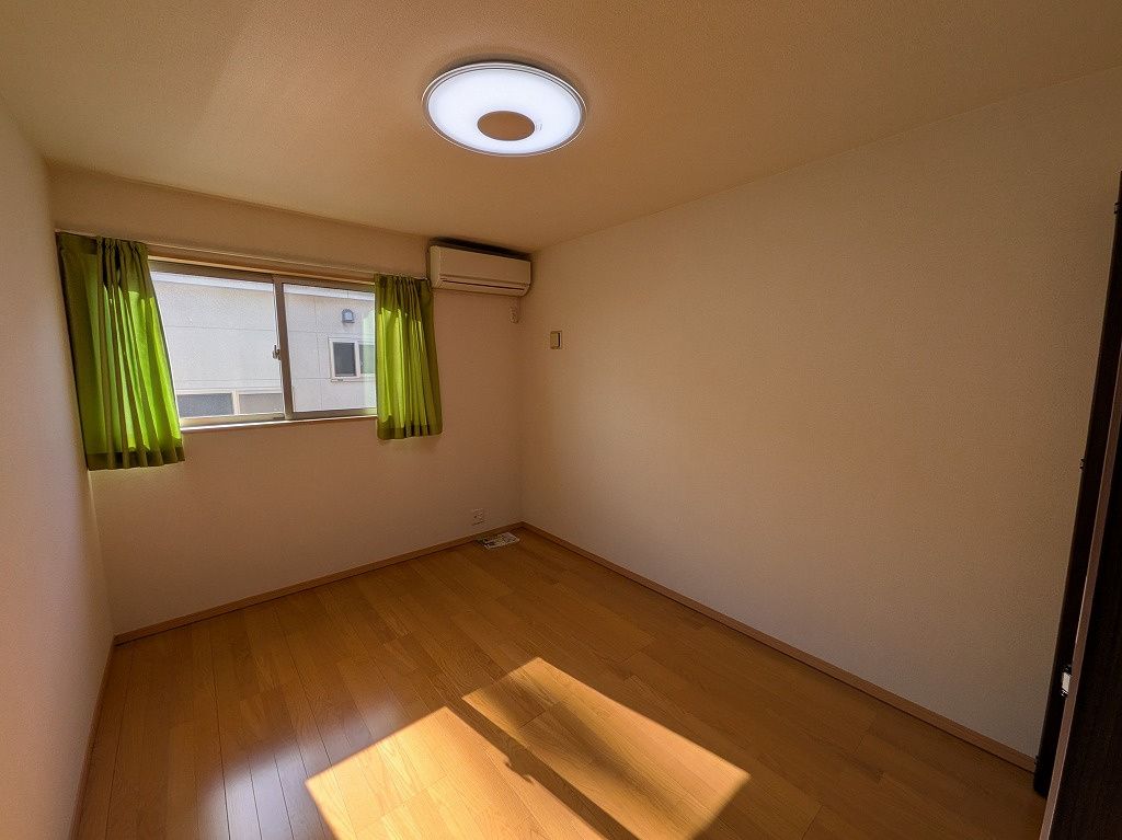 北名古屋市久地野　中古戸建の洋室|明るい洋室です