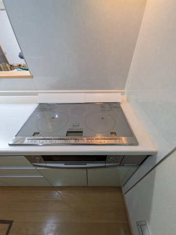 北名古屋市久地野　中古戸建のキッチン|IHクッキングヒーター