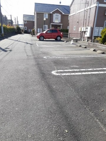 アヴニールⅡの駐車場