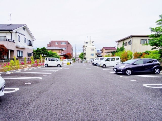 ペルラメゾンの駐車場