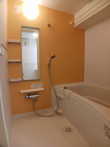 ストロベリー　フィールズＡの浴室