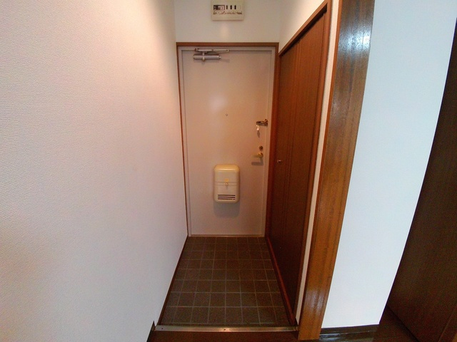 グランディア篠原弐番館の玄関