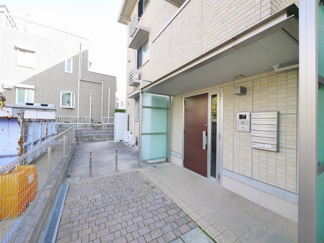 サンドリヨンのエントランス|清潔なエントランスです