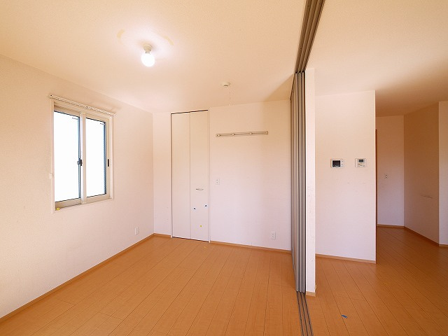 サンドリヨンの収納|明るい洋室です