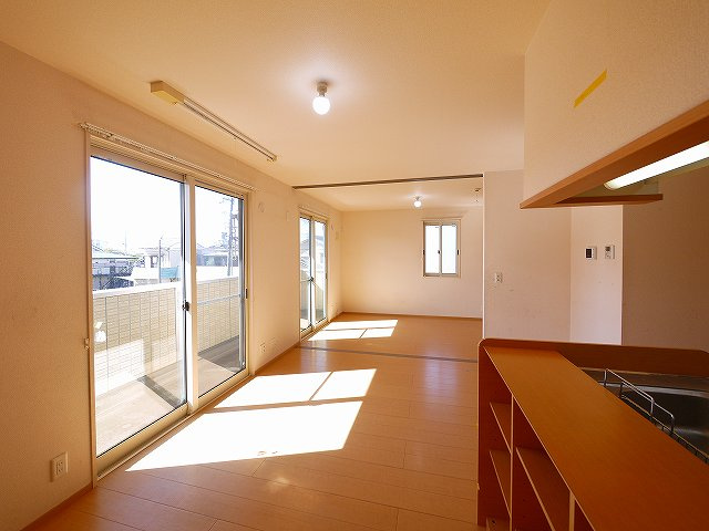 サンドリヨンの居間・リビング|こちらの居間で趣味の時間をお楽しみください