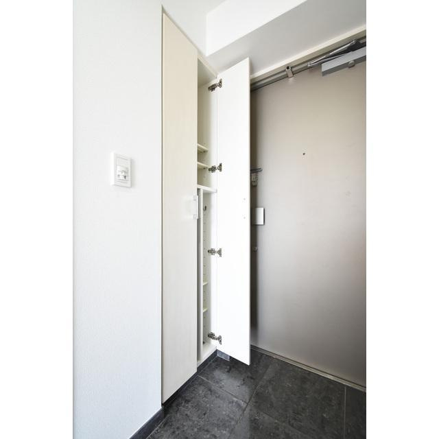 南堀江アパートメントリオの玄関