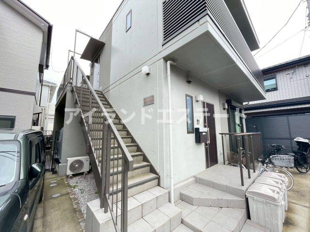 ゴールドスクエア　最上階　3方角住戸　南東向きのエントランス