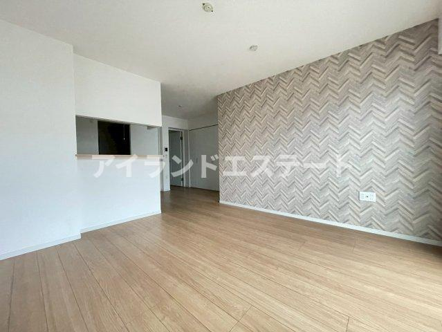 ゴールドスクエア　最上階　3方角住戸　南東向きの居間・リビング