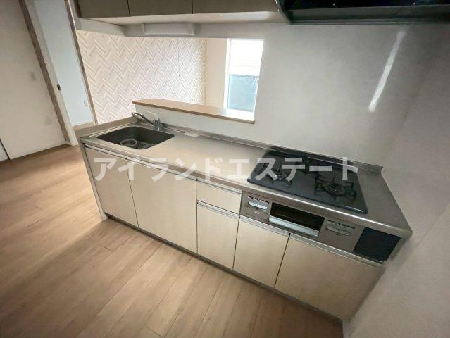 ゴールドスクエア　最上階　3方角住戸　南東向きのキッチン