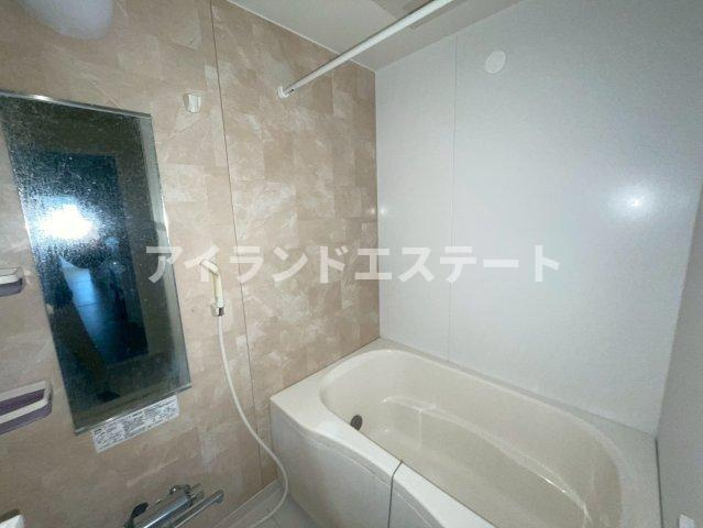 ゴールドスクエア　最上階　3方角住戸　南東向きの浴室
