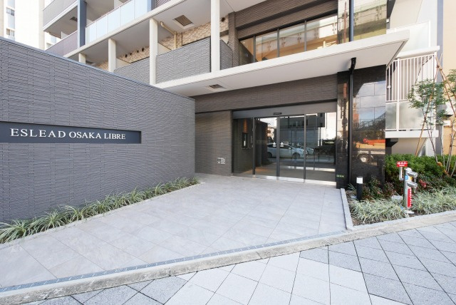 エスリード大阪リブレのエントランス