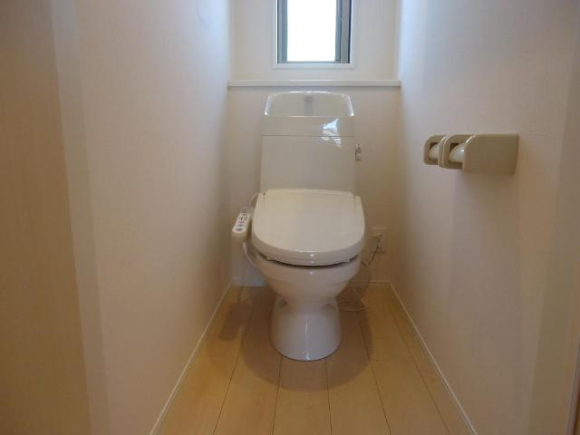 エヴァージュＢのトイレ|シャワー付トイレ
高崎、前橋のお部屋探しはエンドスケープまで！お客様の理想お聞かせ下さい♪