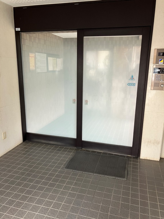 ベルググランデ南浦和のエントランス